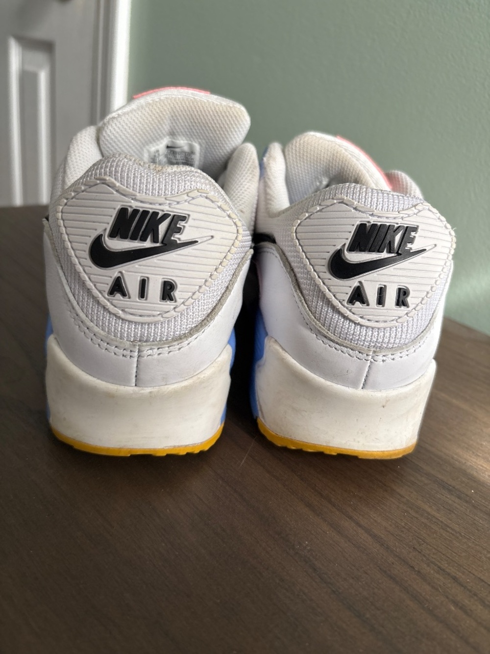 Sneakers - Picture 4 of 4